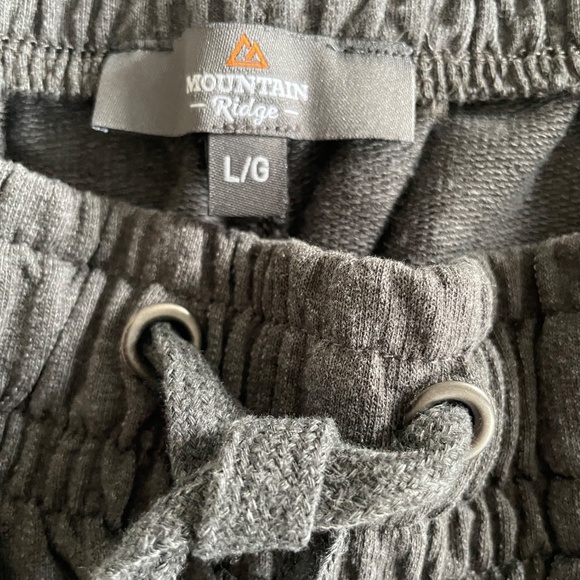 MEN'S SWEAT SHORTS SIZE  L - Picture 7 of 8